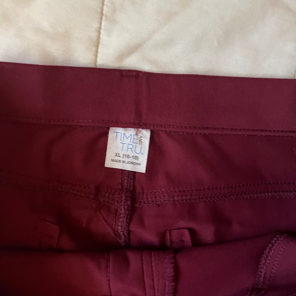 Red pants - Picture 2 of 4